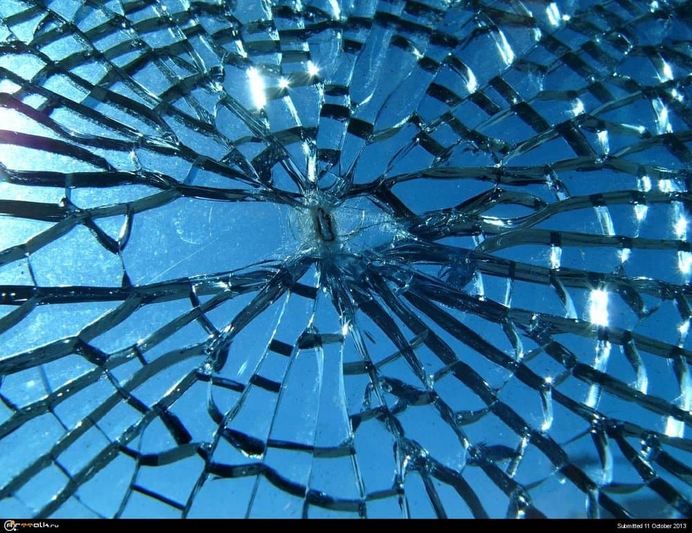 5a983918ac772_Broken_glass(1280x960).thumb.jpg.20e6800125263e9f4b2d3195696e93b3.jpg