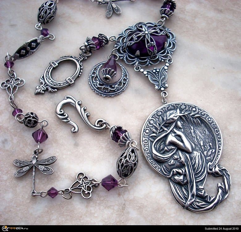Art_Nouveau_Necklace_by_Aranwen.thumb.jpg.a0befd330928790251183057079014fb.jpg