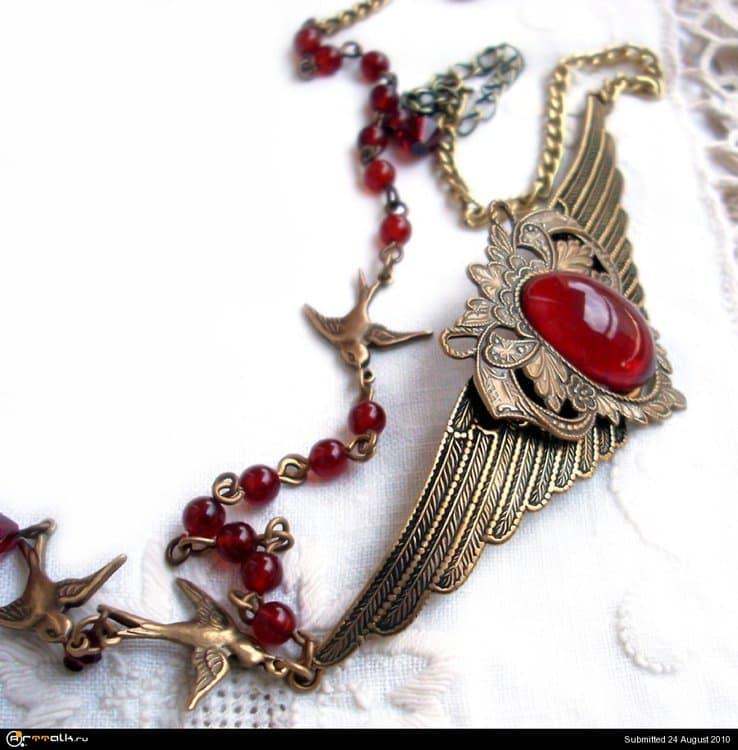 Birds_and_Berries_Necklace_by_Aranwen.thumb.jpg.fa4968733b7d44e245b517ea1f0fee6c.jpg