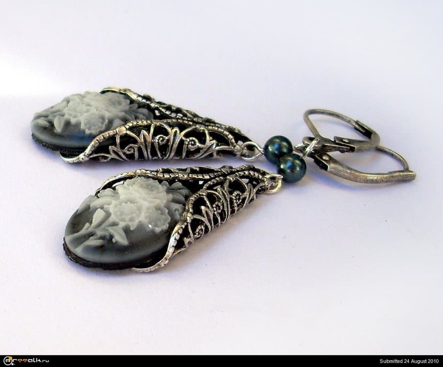 Black_Cameo_Earrings_by_Aranwen.thumb.jpg.26e9454a7026c850e4108489f6f55d8c.jpg