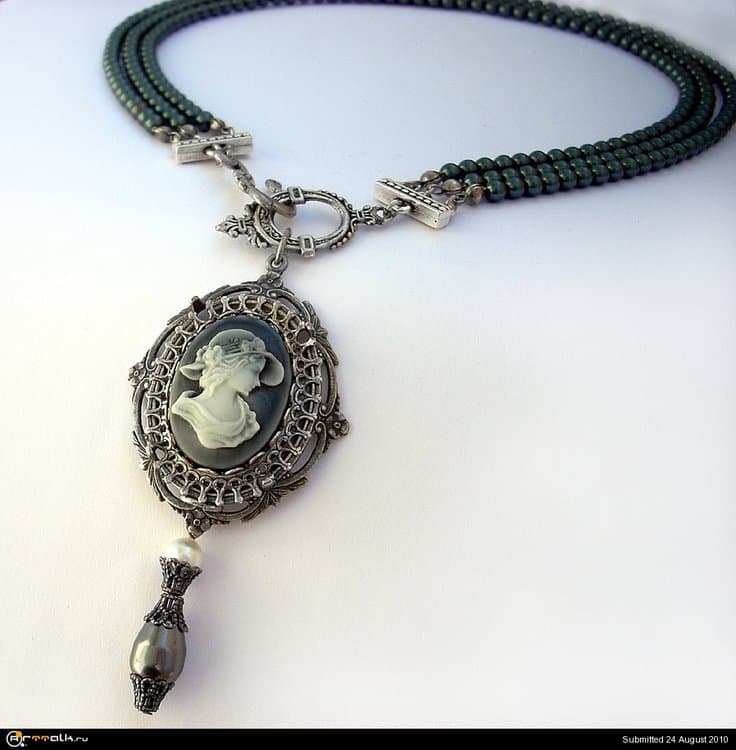 Black_Pearl_Necklace_by_Aranwen.thumb.jpg.75083dda618ce9a4933572fbac54ab20.jpg