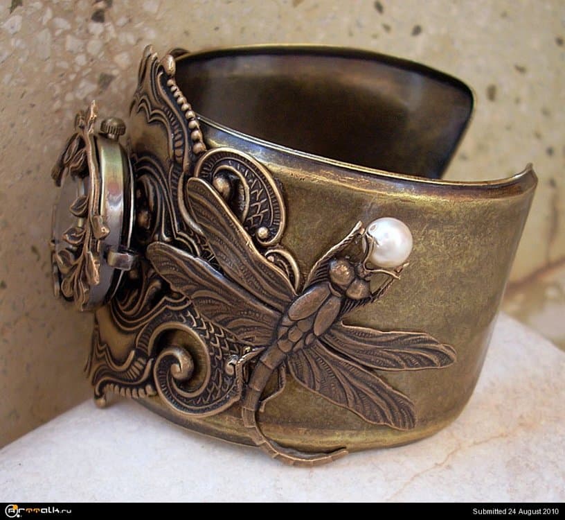 Dragonfly_Cuff_Watch__1_by_Aranwen.thumb.jpg.210f72c4469faeddae736b5120cfc57c.jpg