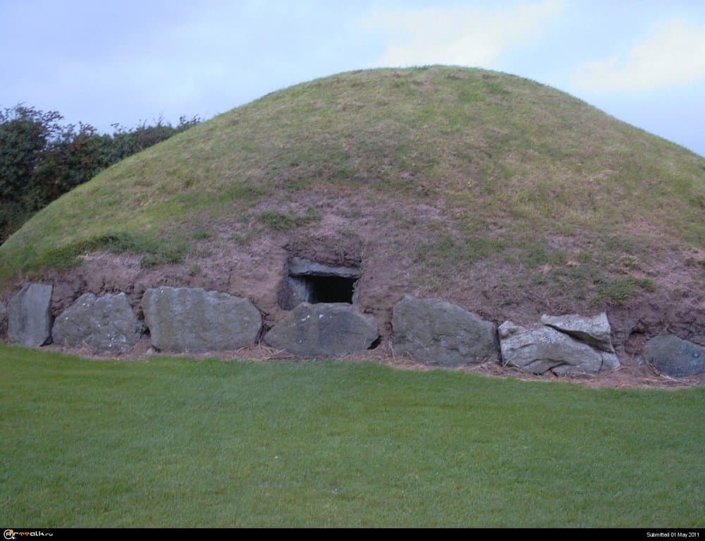 Knowth1.thumb.jpg.e892dde6d00e5a8309638fc44af65212.jpg