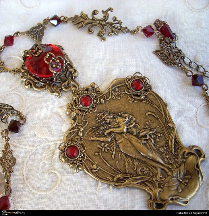 Ruby_Muse_Necklace_by_Aranwen.thumb.jpg.d24304bd02d82eb1f967b7a200616e95.jpg