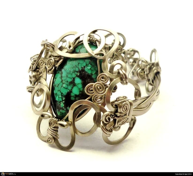 wire_wrap_metal_bracelet_with_turquoise_stone_by_hyppiechic-d4gq9d0.thumb.jpg.dba1021925905d4a1a34a79b85209286.jpg