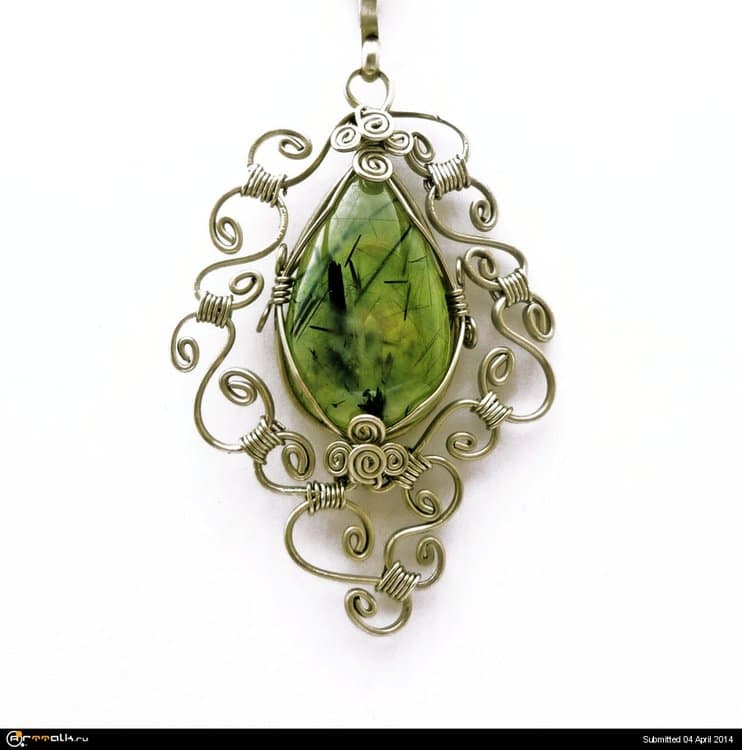 wire_wrap_necklace_with_prehnite_stone_by_hyppiechic-d4sn3ap.thumb.jpg.68d9a15ffea89cc6e1d442329df38bd4.jpg