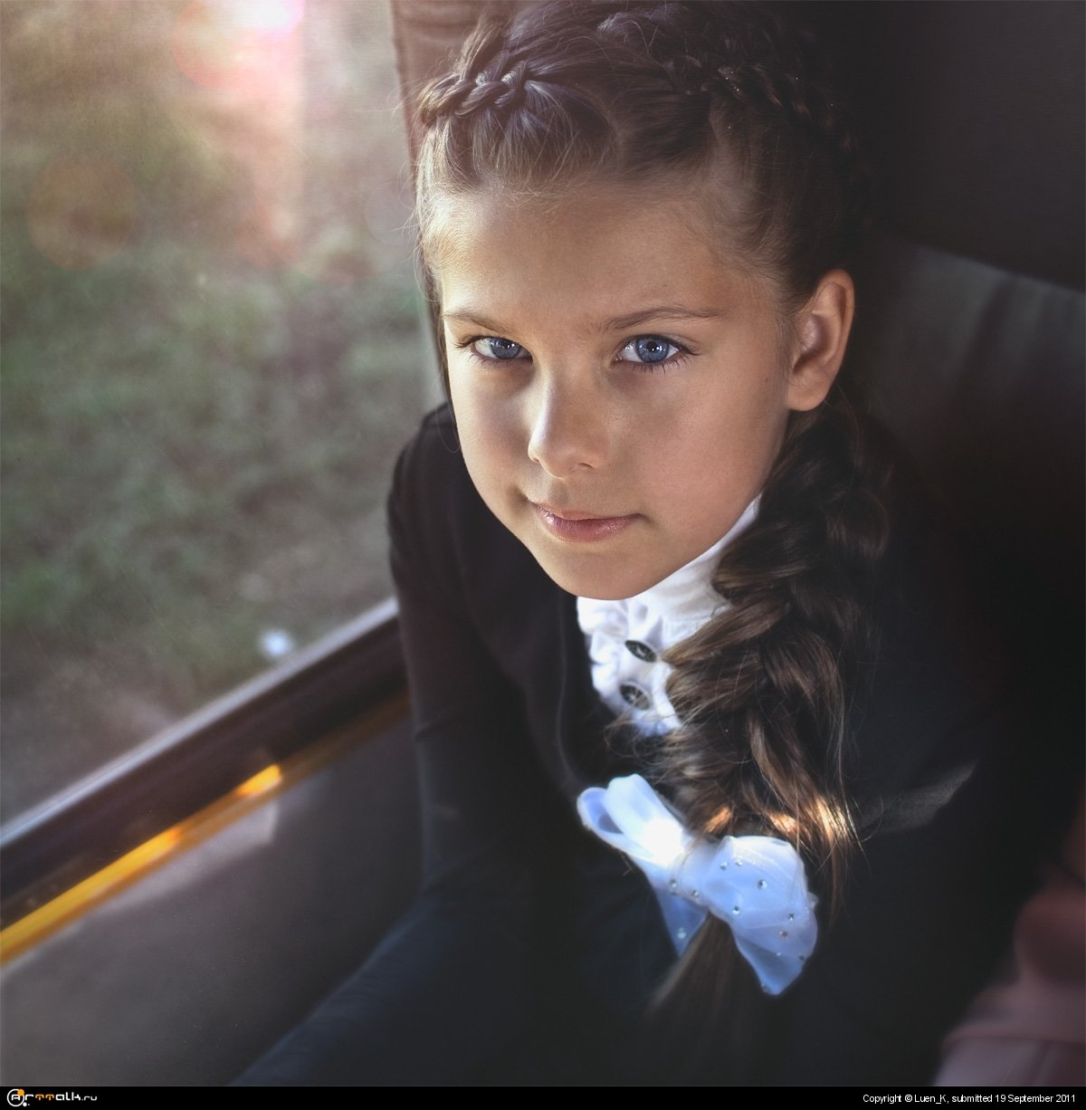 Девочка в автобусе