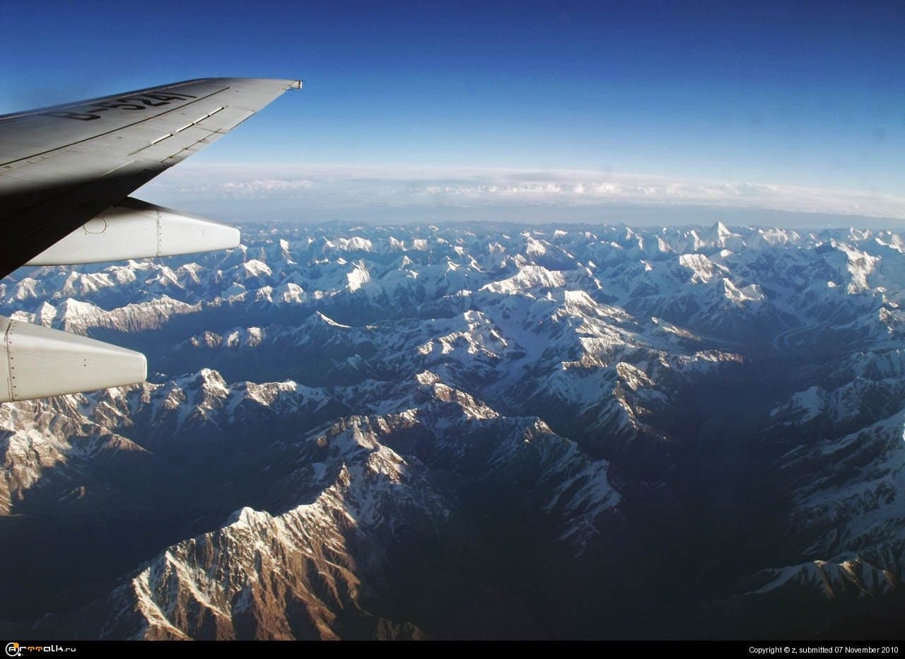 под крылооом самалееетта ачем та поееет...