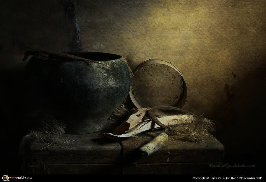 Натюрморт в заброшенном сарае.