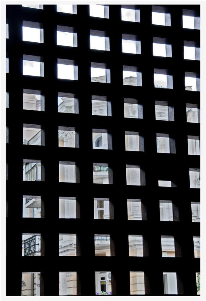 Сквозь ворота