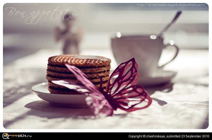 Sunny Tea With Caramel Waffels