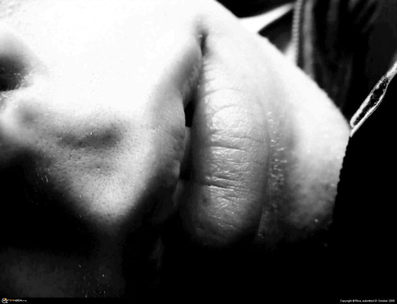 I wanna be kissed by you, just you... :-*